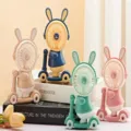 Niedlicher Cartoon Kaninchen Roller Mini Tischventilator mit Licht und dualem Sockel. - Kaninchen Cartoon Schubkarre Bleistiftspitzer Ventilator