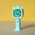 Mini ventilatore USB portatile simpatico orso corona scrivania gadget raffreddamento - JS57 Orso con Corona / Ventilatore orsetto con corona JS57 a 2 velocità verde