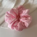 Roze gestreepte haarelastiek detailweergave, schattige haaraccessoire voor mooie staarten. - Roze Gestreept