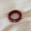 Coletero de punto rojo con patrón blanco, bonito accesorio de pelo de invierno para coleta. - Lazo Rojo y Morado
