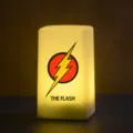 Veilleuse LED The Flash vue détaillée, lampe de bureau décorative de super-héros et cadeau. - Style 3