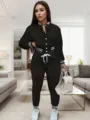 Tuta nera da donna giacca da baseball monopetto set di due pezzi dettaglio vista - Taglia S / Top e Pantaloni / Nero