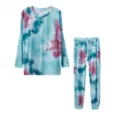 Detalle de conjunto loungewear tie-dye, top de manga larga y pantalón cómodo y casual. - S / Top y Pantalones / Azul