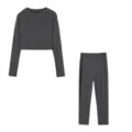 Conjunto de top corto de manga larga y pantalón slim gris oscuro para mujer, deportivo. - S / Top y Pantalones / Gris oscuro
