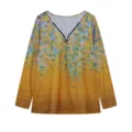 Vista detallada del top de manga larga con cremallera, cuello en V y estampado floral. - S / Amarillo