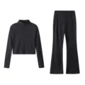 Conjunto de dos piezas de jersey de punto con cuello cisne y pantalones acampanados. - S / Negro
