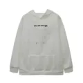 Cómoda sudadera con capucha forrada de felpa con bolsillo canguro y estampado en el pecho. - XS / Tops / Blanco