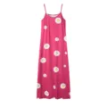 Vestido largo de tirantes con estampado de margaritas detalle, mostrando el patrón floral y corte. - S / Vestidos / Burdeos