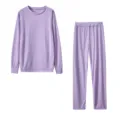 Dettagli del top a maniche lunghe e pantaloni viola, tessuto morbido per comfort. - Viola chiaro