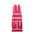 Primer plano de los detalles de los tirantes y el escote del vestido largo tie-dye. - S / Vestidos / Rojo