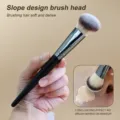 Brocha de maquillaje biselada profesional con cerdas suaves para una base líquida impecable. - Brocha de Colorete Pequeña Escoba / Negro Brocha de Colorete Pequeña Escoba