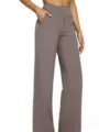 Details of women's high-waist casual straight-leg trousers with front pockets in taupe. - Coffee