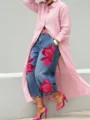 Detailweergave van het roze overhemd met lange mouwen en bloemenjeans voor casual mode. - 4XL / Roze