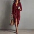 Damen lässiges einfarbiges Cord Langarm Hemdkleid mit Revers und Taschen im Alltag. - S / Burgunderrot