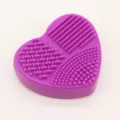Tappetino per la pulizia dei pennelli da trucco in silicone a forma di cuore per cosmetici. - Viola