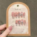 Faux ongles de printemps doux avec nœud papillon et strass, ensemble trapèze élégant. - Très Petit (XS) / 1499-Cercueil Moyen