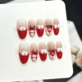 Handgefertigte künstliche Nägel Detailansicht, rot-weißes Schleifendesign, eleganter Alltagsstil. - Extra Klein (XS) / Rot-weißer Spitzen-Schleifen-Stil (W483) / 10 Stück / Rot Weiß