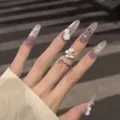 Kamelie künstliche Fingernägel lang oval Acryl Press on Nägel Set mit zarten Ringen. - XS / Langspitz-Stil (309)