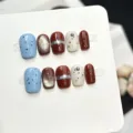 Handgefertigte Press-on-Nägel Detailansicht mit modischen blauen und Stern-Nagelkunst-Designs. - Extra Klein (XS) / Farbe Kontrast Tinte Katzenauge Stern Mond Stil Kollektion (W471) / 10 Stück