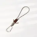 Outdoor Fallschirmschnur Schlüsselanhänger mit Karabiner, robuste Campingkordel für Rucksäcke. - Kaffeebraun