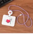 Einziehbarer Ausweishalter mit Umhängeband und Kartenetui, süßes Krankenpfleger Arzt Design. - Stethoskop-Druck / Stil 3 (Lila Stethoskop) / Lila