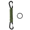 Detailansicht des taktischen Paracord-Schluesselanhaengers mit Doppelkarabiner fuer Outdoor. - Grün