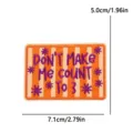 Geborduurde patch met oranje-witte strepen en grappige quote voor DIY kleding decoratie. - Oranje & Wit Gestreept