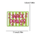 Groen gestreepte Snack Dealer letter borduurwerk stoffen patch voor DIY kleding decor. - Snack Dealer (PE19744CT) / Groen-Wit Gestreept