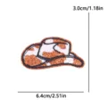 Gedetailleerde close-up van de glitter cowboyhoed geborduurde patch met afmetingen. - Oranje en Bruin (PE18767CT)
