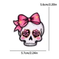 Lindo Parche Bordado de Calavera con Lazo Rosa y Flores Accesorio de Moda DIY Top - Estilo de Calavera (PE19757CT)