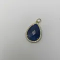 Wunderschöner Lapislazuli Tropfen-Anhänger mit funkelnden Zirkonia-Mikrofassung Details. - Lapislazuli