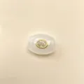Detailansicht von weißem Chalcedon mit gefasstem Strass DIY Halsketten Anhänger Zubehör. - Nur Anhänger (Ohne Kette) / C07-Bergkristall