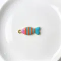 Pendentif poisson rayé émaillé coloré pour colliers DIY faits à la main et accessoires de bijoux. - Pendentif Seul (Sans Chaîne) (P01-12)