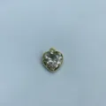 Vista dettagliata del ciondolo a cuore in zircone, elegante accessorio DIY dorato. - Cuore (Q1-06) / Oro
