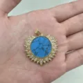 Detailed close-up of a stylish sunburst pendant with turquoise stone and micro-inlaid zirconia. - Green Texture Heart Shape (B1-04)