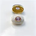 Perle tonneau DIY plaquée cuivre avec un superbe émail blanc marbré et une zircone rose. - D juin violet clair / Accessoire seul (sans cordon)