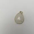 Tropfenform Naturstein Anhänger mit Zirkon Rand goldfarbene Metall DIY Schmuck Zubehör - Weiß Kristall