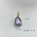 Ciondolo in zirconia cubica viola a pera con montatura dorata, dettaglio di gioiello squisito. - B7-04 Viola