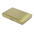 Estuche para tarjetas de visita de acero inoxidable dorado detalle tarjetero vista de cerca. - Dorado