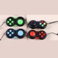 Mini Fidget Pad Stressabbau Spielzeug Controller mit Tasten und Umhaengeband Fokus. - einfarbig