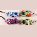 Detailansicht des bunten Fidget Pad Anti Stress Spielzeugs mit praktischer Trageschlaufe. - bunt