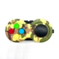 Tarnung Fidget Toy Stressabbau Pad mit multifunktionalen Tasten und Joystick für den Alltag. - Stil B