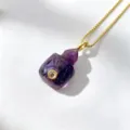 Collier pendentif tortue sculpté en améthyste pierre naturelle avec chaîne dorée chic - Tortue Violette (E13)