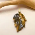 Pendentif feuille en pierre naturelle œil de tigre sculptée collier avec zircon or - Oeil de Tigre