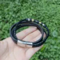 Mehrlagiges geflochtenes Herren Lederarmband mit Metallperlen und Edelstahl Magnetverschluss. - Stil A