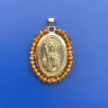 Joli pendentif en cuivre doré avec perles acryliques ambrées, belle vue de détail pour collier. - Style Perles Ambre (9) / Pendentif Seul (Chaîne Non Incluse)