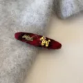 Pince à cheveux à carreaux rouges avec pendentif chien et joli détail fait main hiver - Pince à Cheveux Cheval Ovale