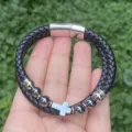 Herren Edelstahl Magnetverschluss mehrschichtig geflochtenes Leder Kreuz Armband Detail - Stil C (Kreuz und Perlen) / Schwarz