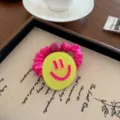 Crinolina per capelli con faccina sorridente gialla carina con elastico rosa e perla - Rosa