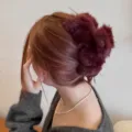 Molletta per capelli in peluche bordeaux soffice da donna, grande fermaglio pelliccia sintetica. - Molletta per Capelli Ondulata